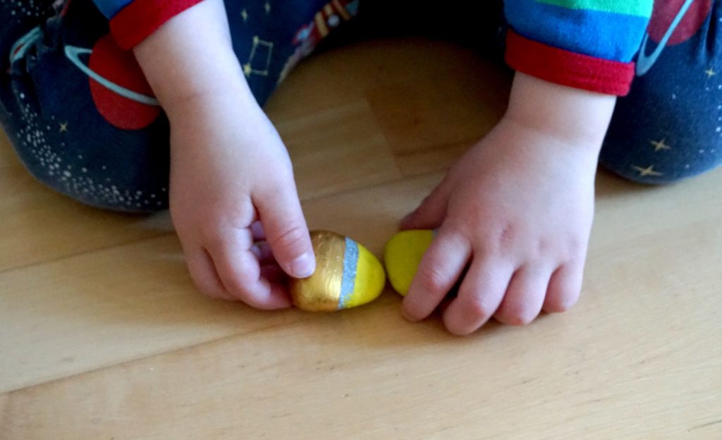 DSC02317 e1557915051142 1024x624 - Basteln und Spielen mit Naturmaterialien - ein Domino aus Steinen