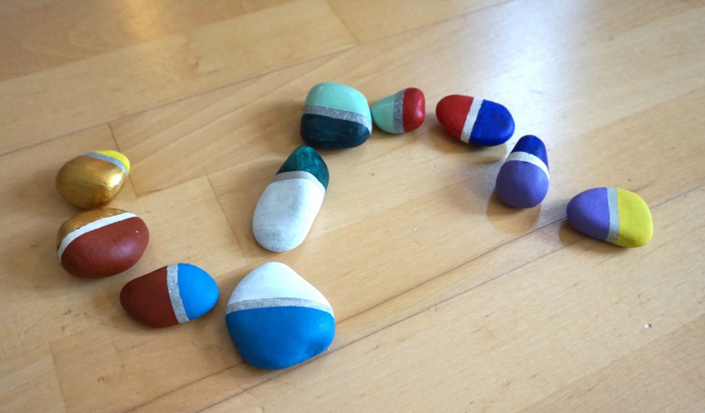 DSC02338 1024x600 - Basteln und Spielen mit Naturmaterialien - ein Domino aus Steinen